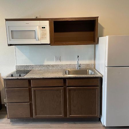Woodspring Suites Detroit マディソン・ハイツ エクステリア 写真